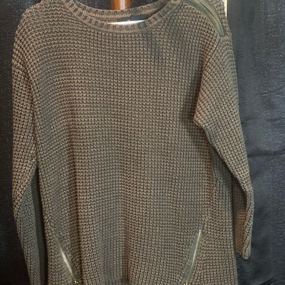 FOREVER 21 OLIVE GREEN KNIT SWEATER